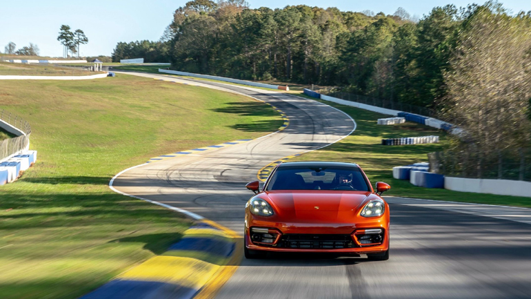 Εκπληκτικά γρήγορη η Porsche Panamera Turbo S